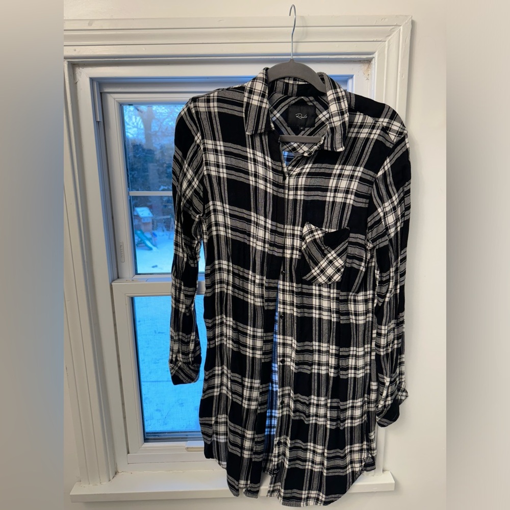 Rails Women's Long Button Up Black and White Plaid Flannel Shirt Size L